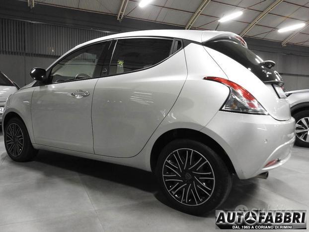LANCIA - Ypsilon - 1.0 FireFly 5p. S&S Hybrid Gold