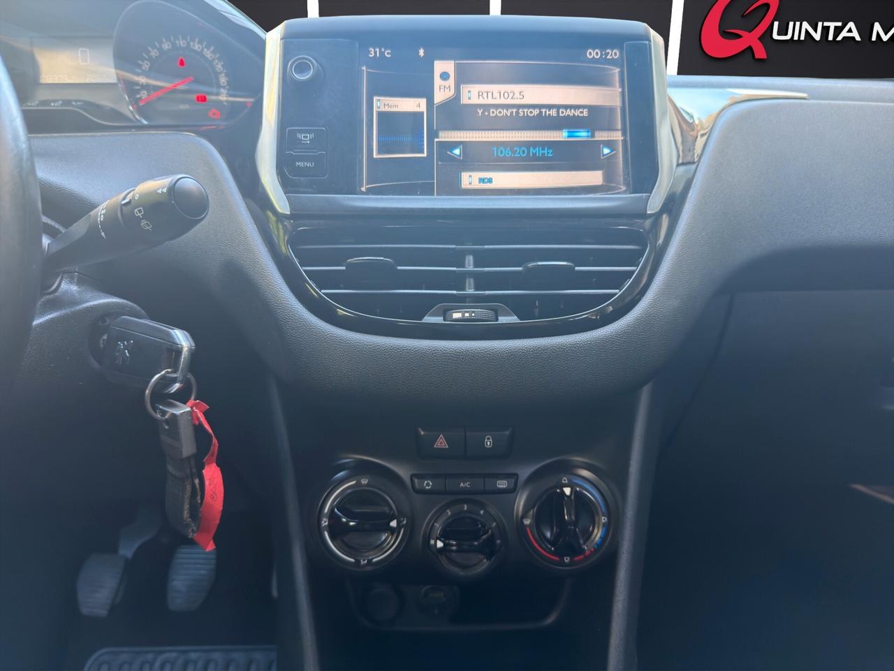 Peugeot 208 1.4 HDi 68 CV Active-TOUCHSCREEN