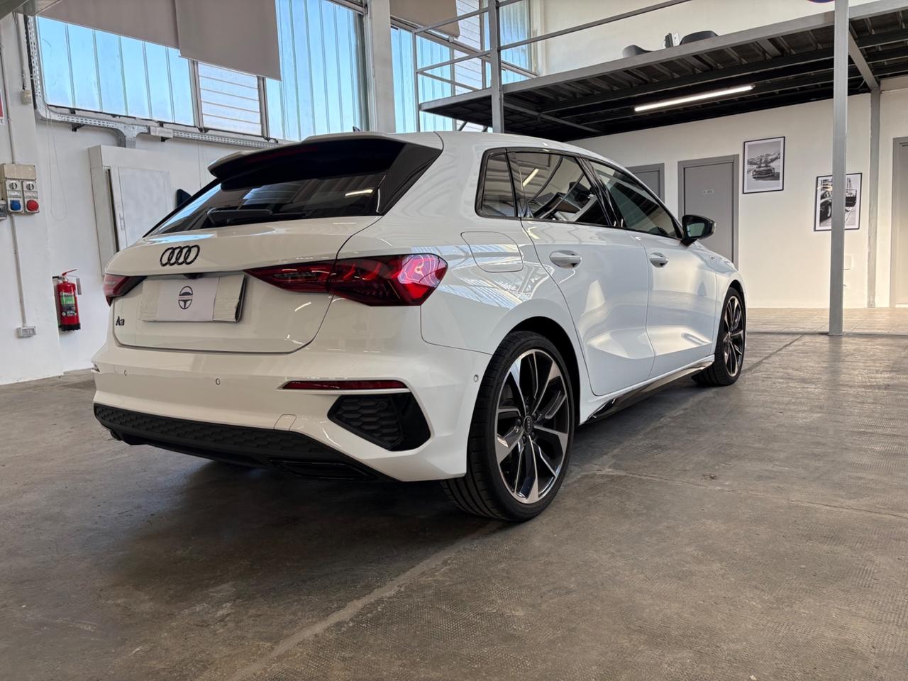 Audi A3 SPB 35 TFSI Identity Black