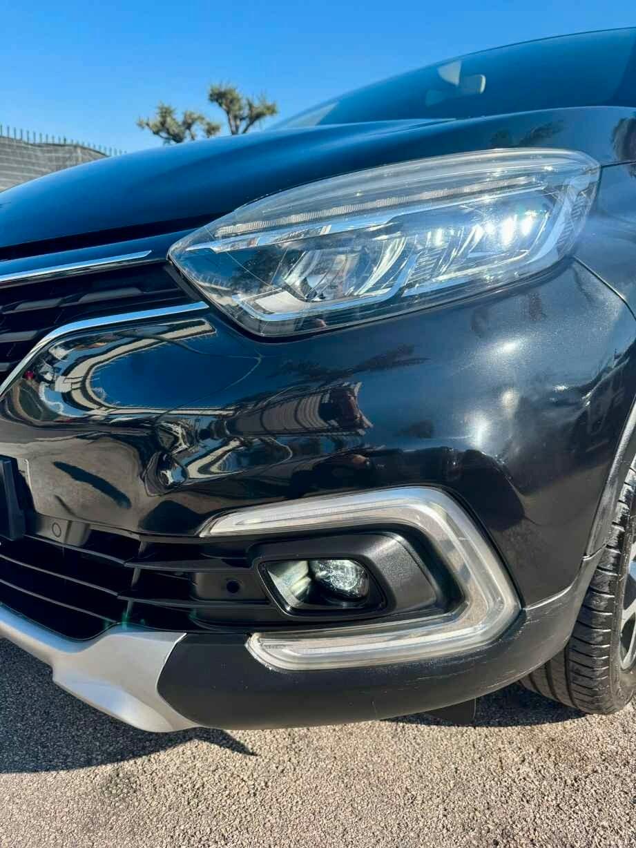 RENAULT CAPTUR 1.5 dCi 110 CV *FARI FULL LED