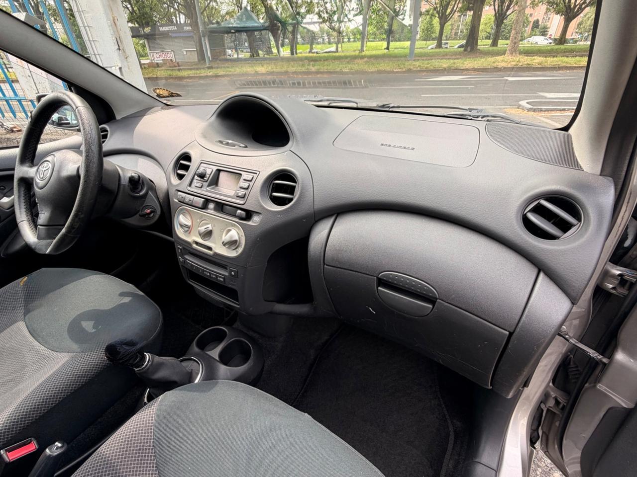 Toyota Yaris 1.0i 16V cat 5 porte Sol