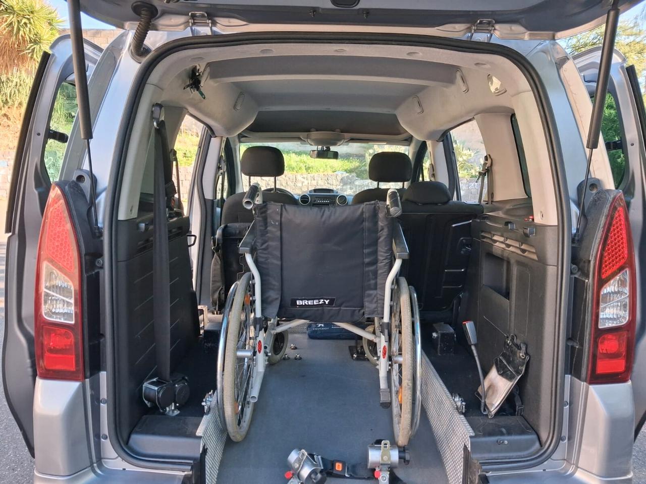 Peugeot Partner Pianale ribassato con rampa disabili in carrozzina
