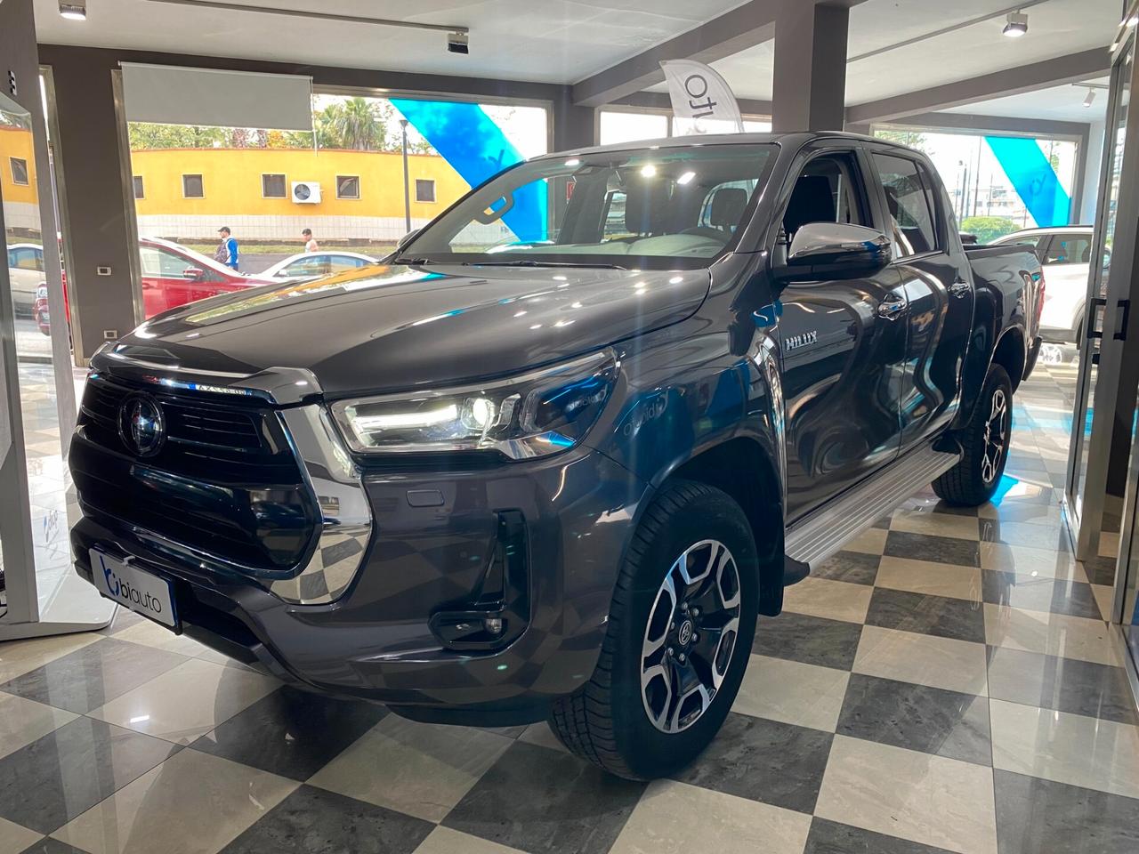 Toyota Hilux 2.4 D-4D A/T 4WD 4 porte Double Cab Lounge-2024