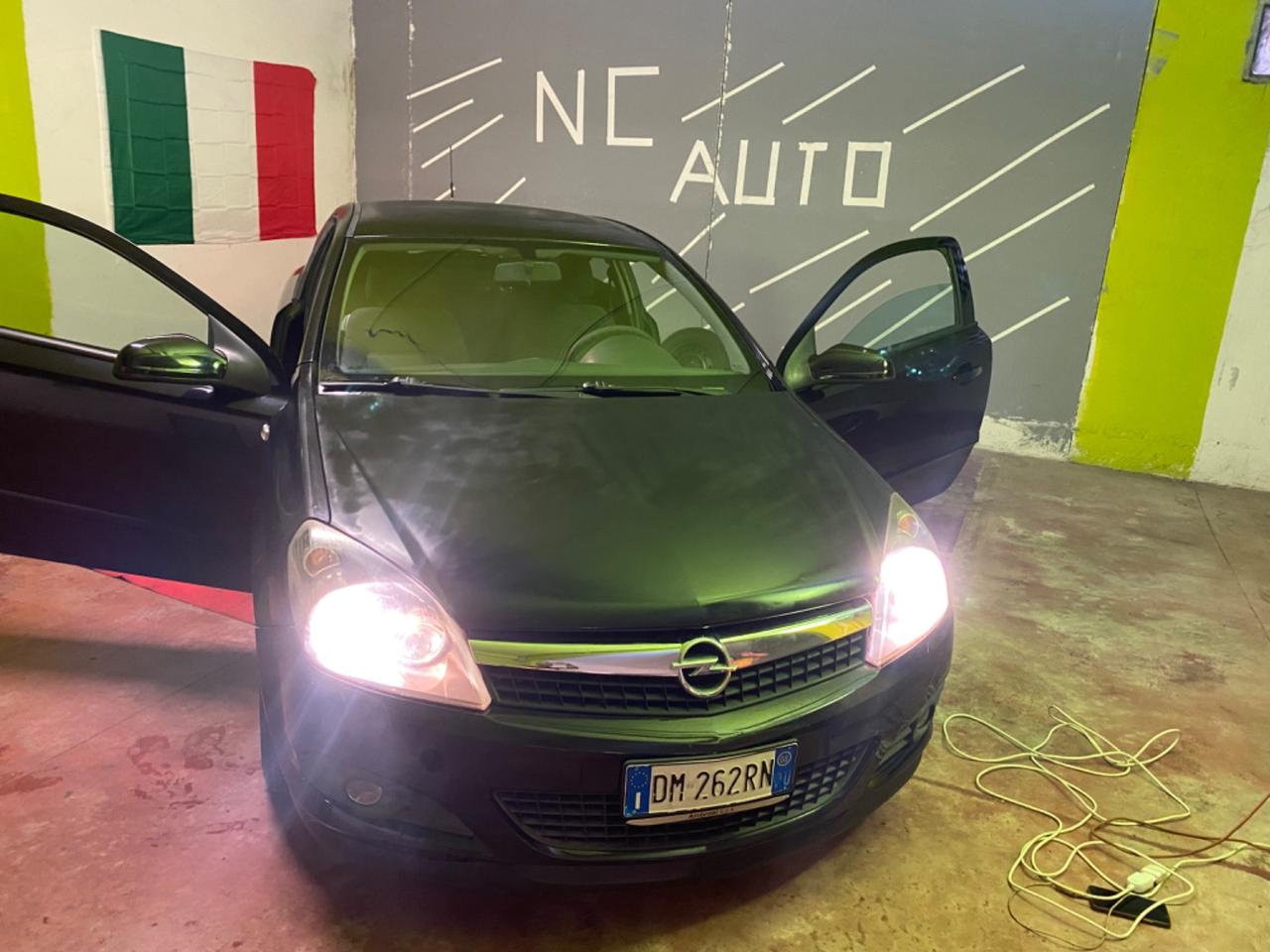 Opel Astra GTC 1.7 CDTI 110CV 3 porte Cosmo