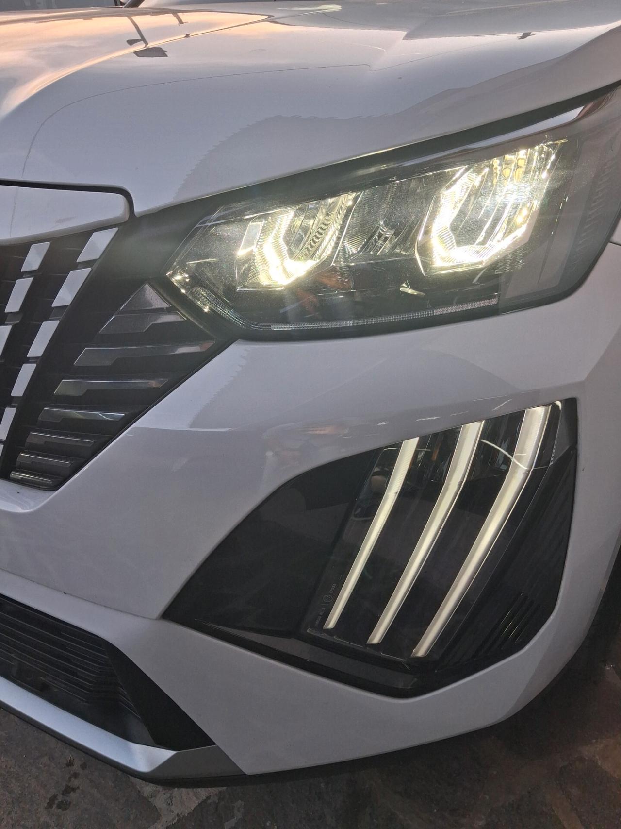 Peugeot 2008 PureTech 130 S&S EAT8 Allure