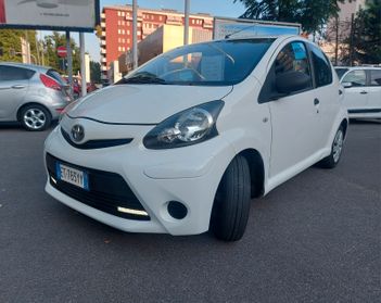Toyota Aygo - con SENSORI DI PARCHEGGIO
