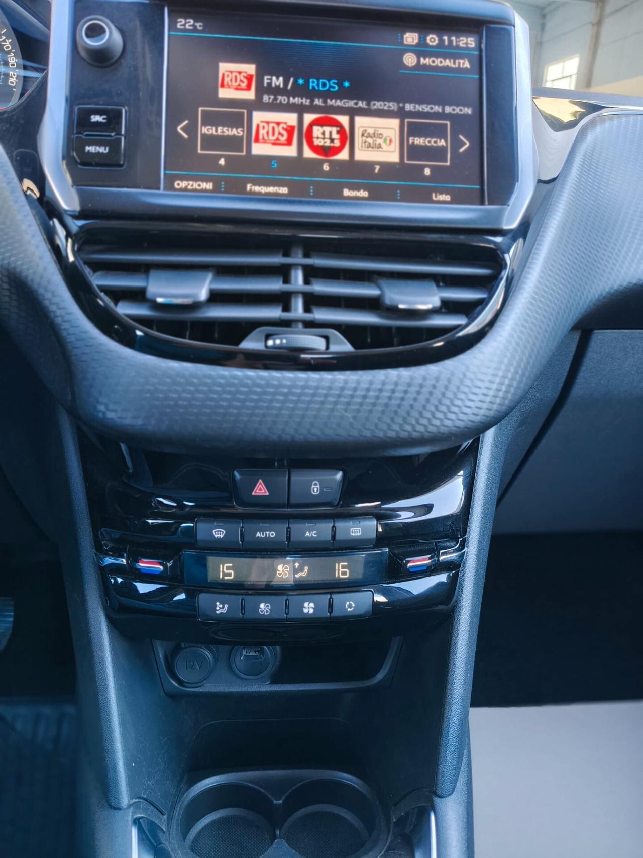 Peugeot 208 anno 2019 full optional