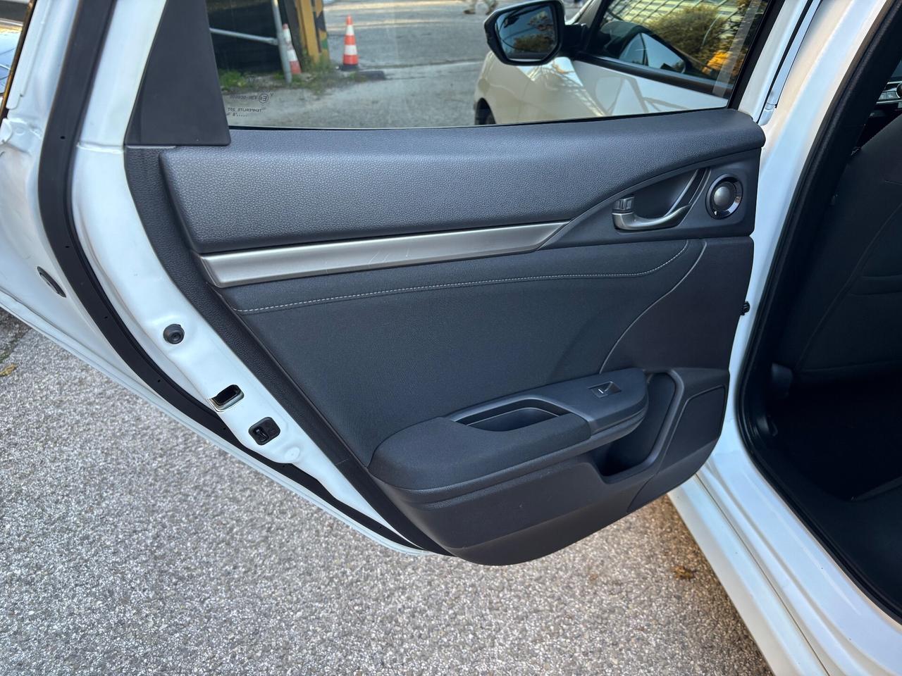 Honda Civic 1.6 5 porte Executive Premium