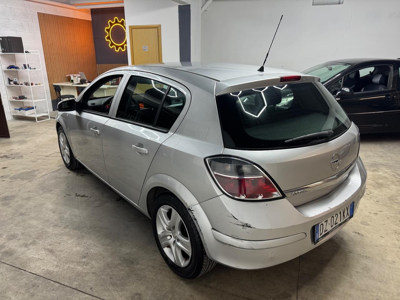 Opel Astra 1.6 16V GPL-TECH - 2010