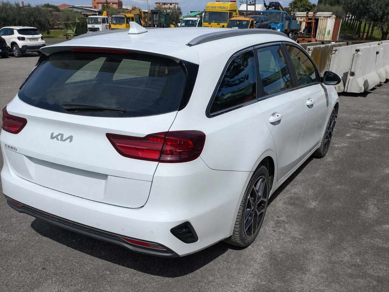 KIA Ceed III 2022 SW - Ceed SW 1.6 crdi mhev Business 136cv dct