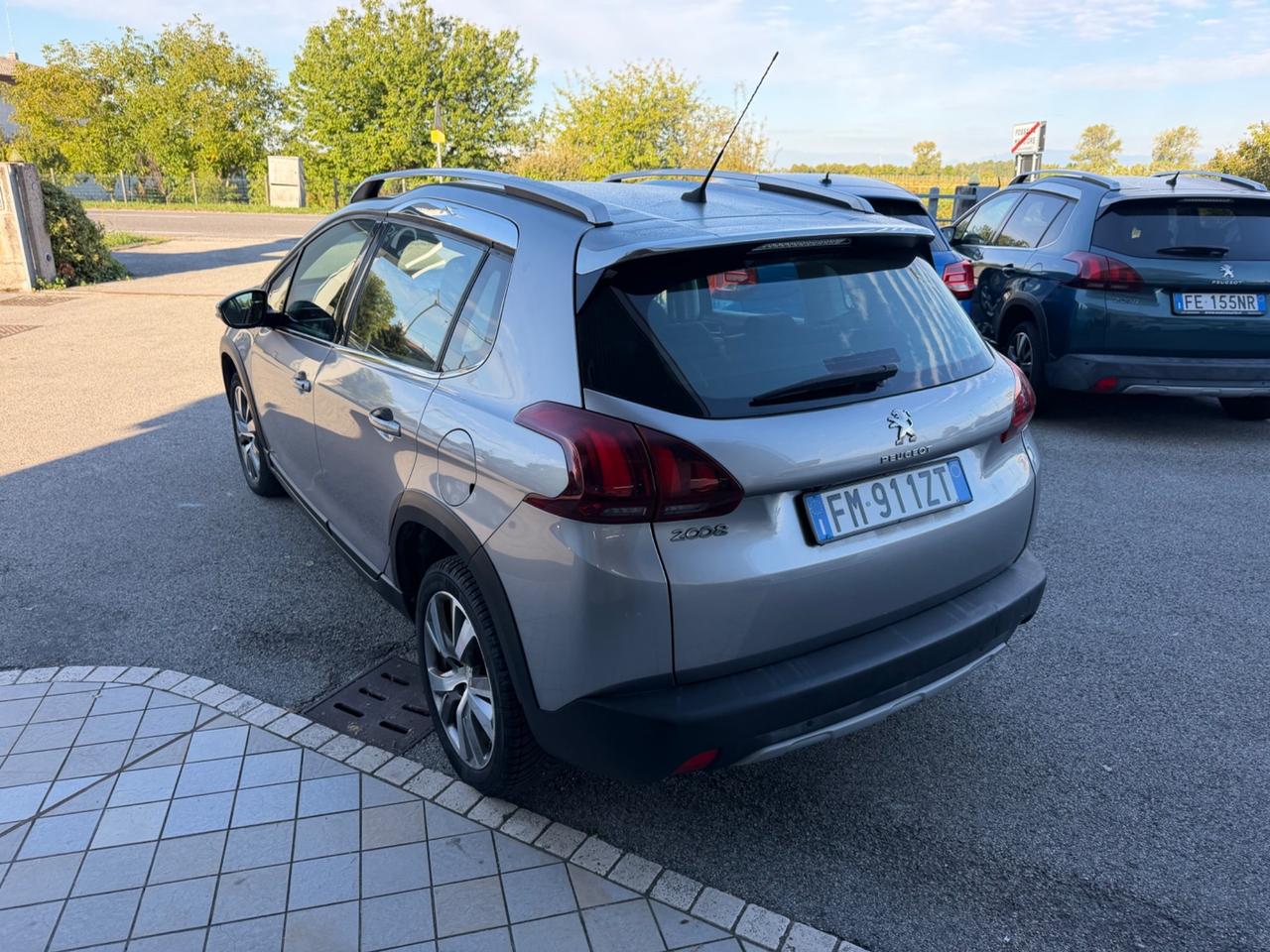 Peugeot 2008 1.2 Turbo Benzina Automatica Neopatentati