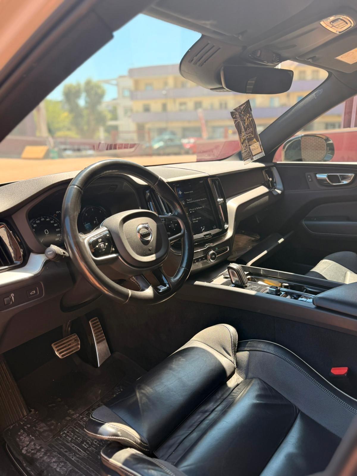 Volvo XC 60 XC60 B4 (d) AWD Geartronic R-design