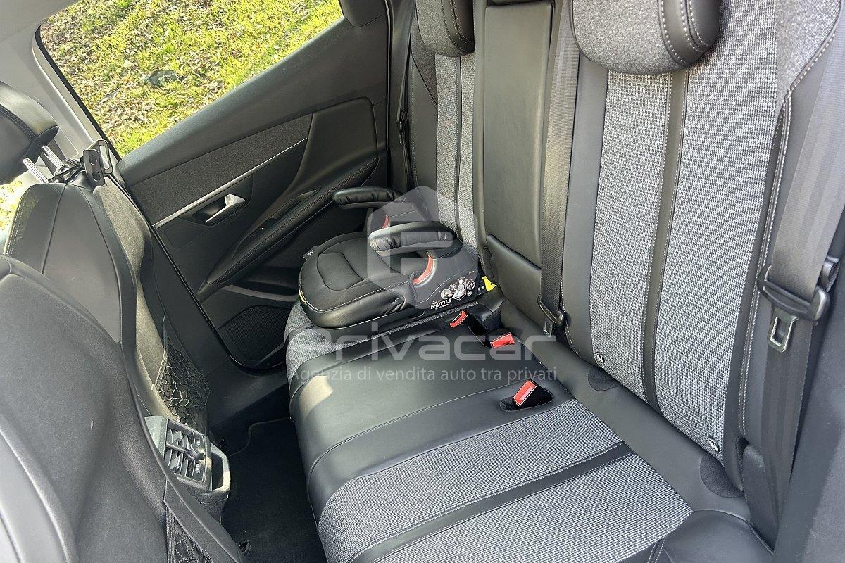 PEUGEOT 3008 BlueHDi 130 S&S Allure