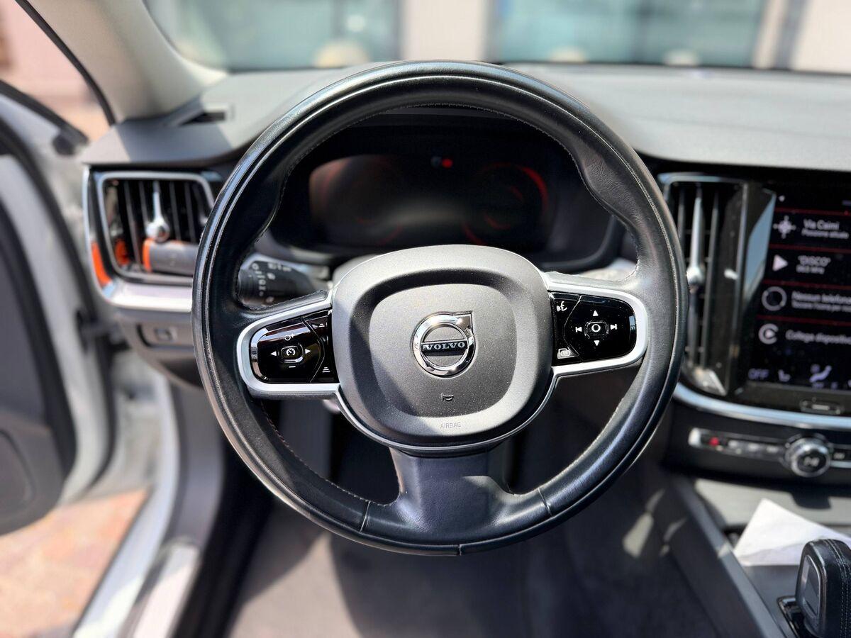 Volvo V60 2.0 b3 Momentum Business auto 8m my21
