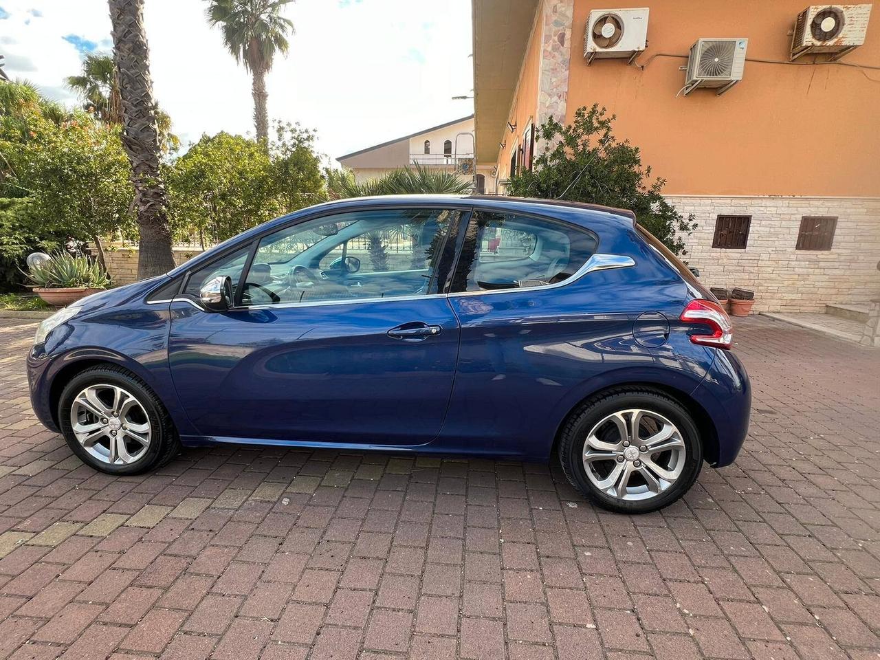 Peugeot 208 1.4 HDi 68 CV 3 porte Allure