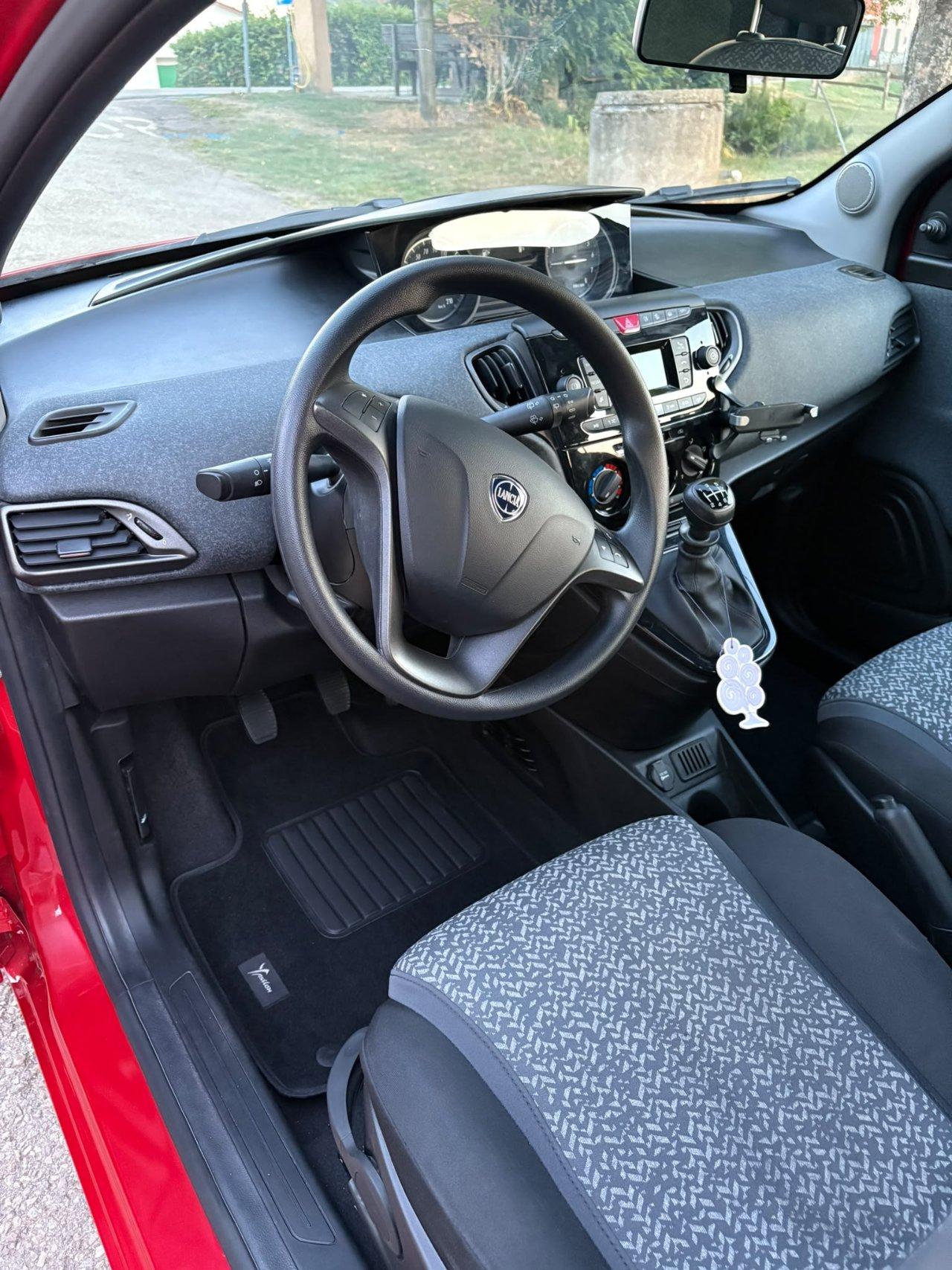 Lancia Ypsilon autovettura