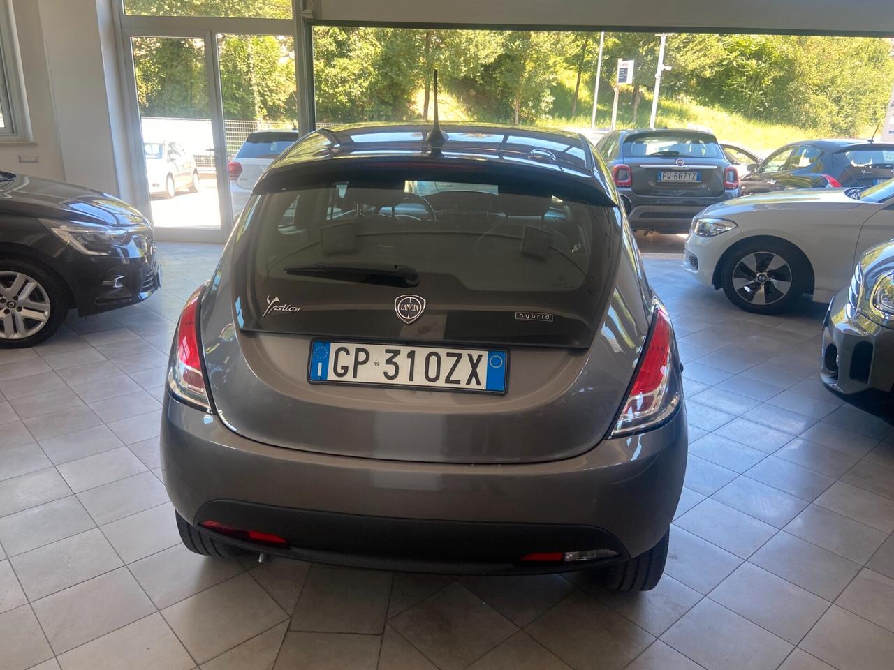 Lancia Ypsilon 1.0 FireFly 5 porte S&S Hybrid Silver