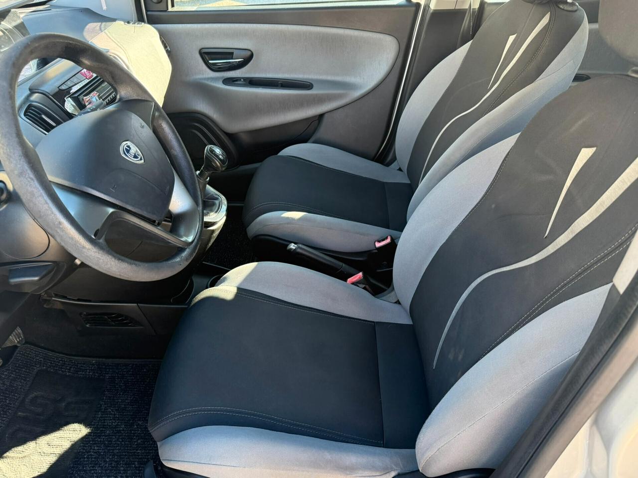 Lancia Ypsilon 1.3 MJT 16V 95 CV 5 porte S&S Silver