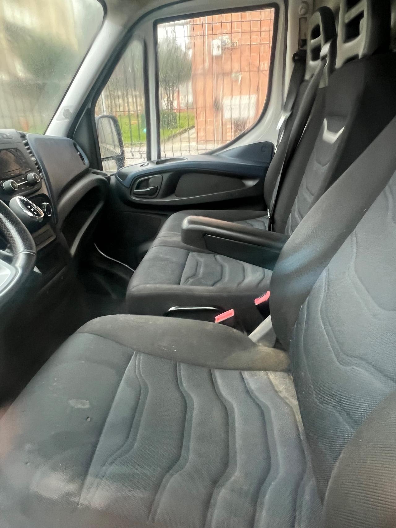 Iveco Daily 33S12 2.3 HPT PC Cabinato