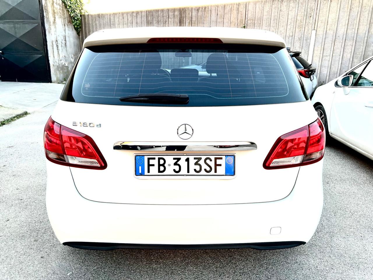 Mercedes-benz B 180 B 180 d Automatic Premium