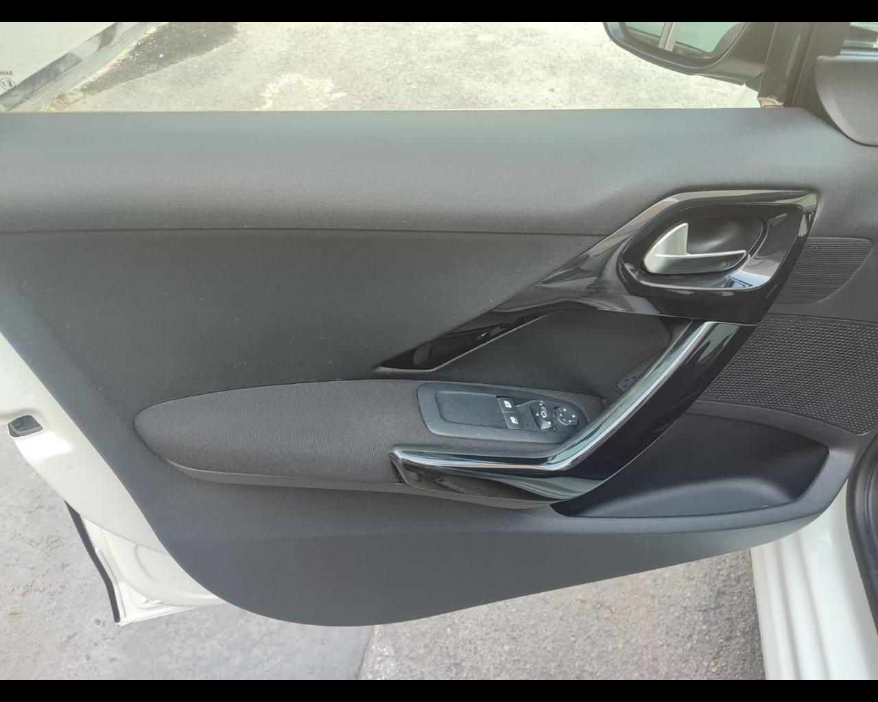 PEUGEOT PureTech 82 5 porte Allure