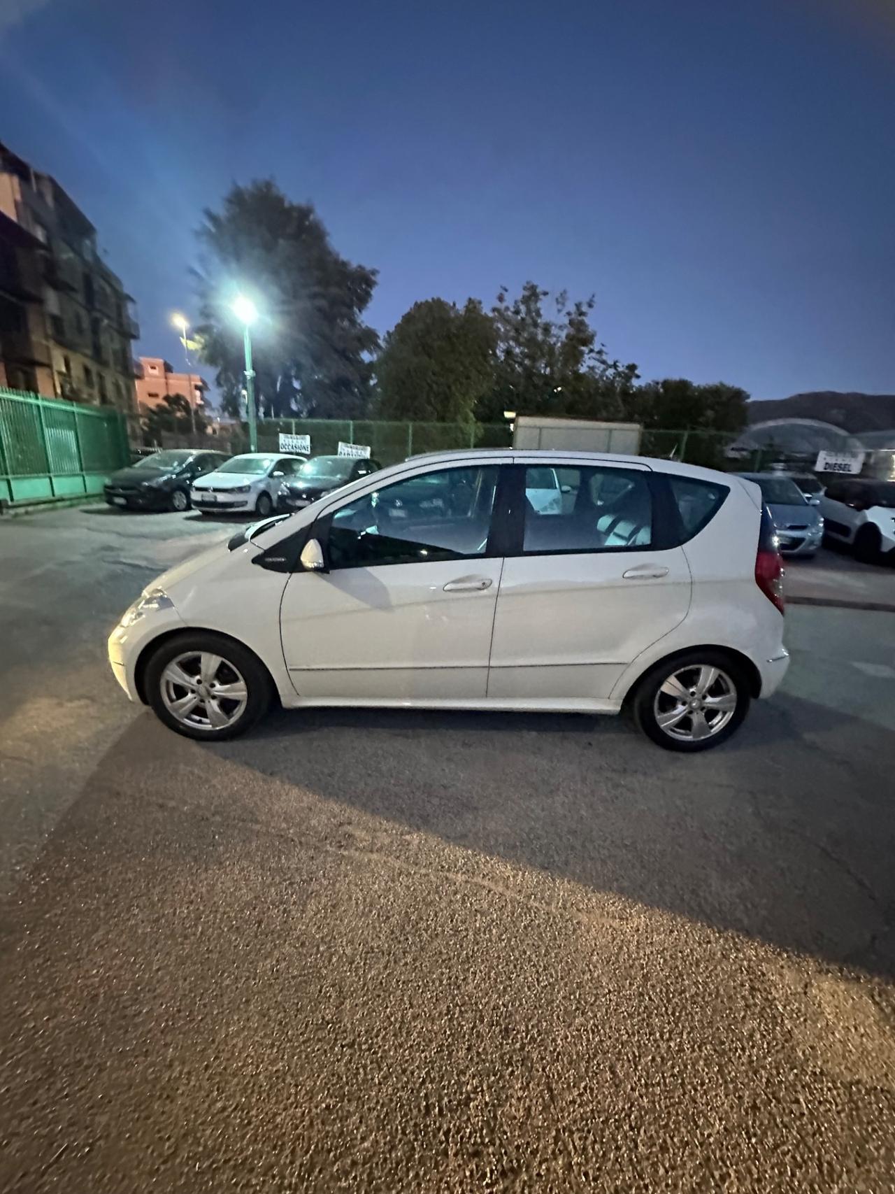 Mercedes-benz A 160 CDI BlueEFFICIENCY Avantgarde