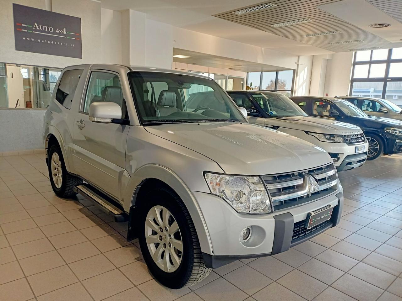 Mitsubishi Pajero Pajero 3.2 cr Instyle 200cv 3p auto*