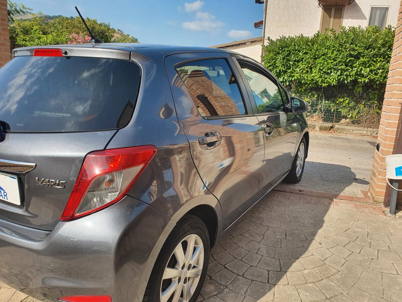 Toyota Yaris 1.4 D-4D 5 porte Lounge tetto panoramico