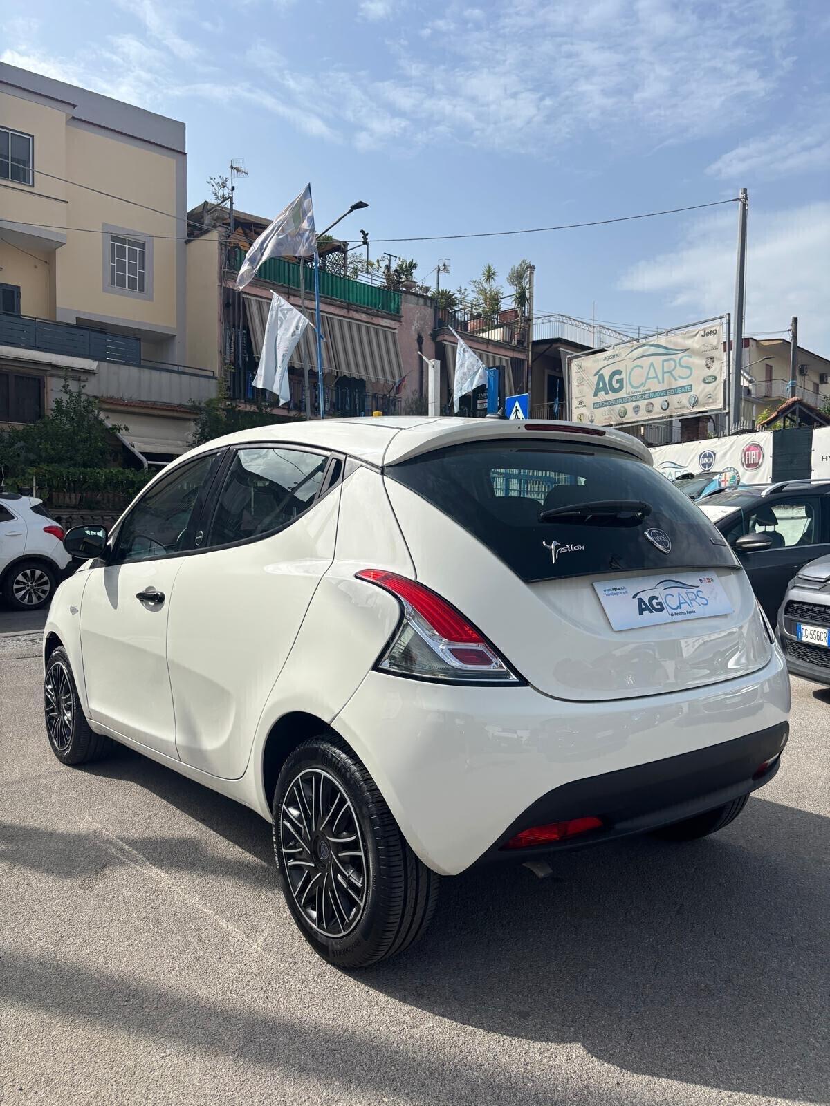 Lancia Ypsilon 1.0 FireFly 5 porte S&S Hybrid Ecochic Gold