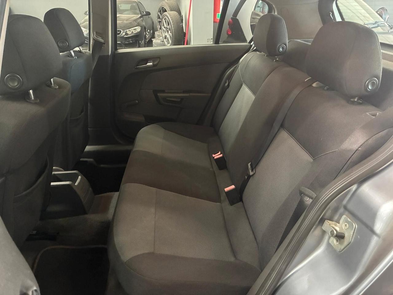 Opel Astra 1.6 16V Twinport 5 porte Cosmo