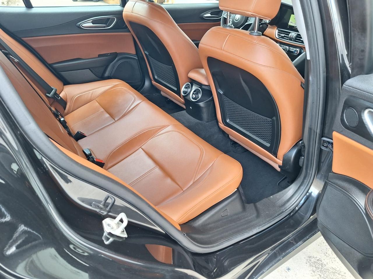 Alfa Romeo GiuliaDa € 236,00 Al mese