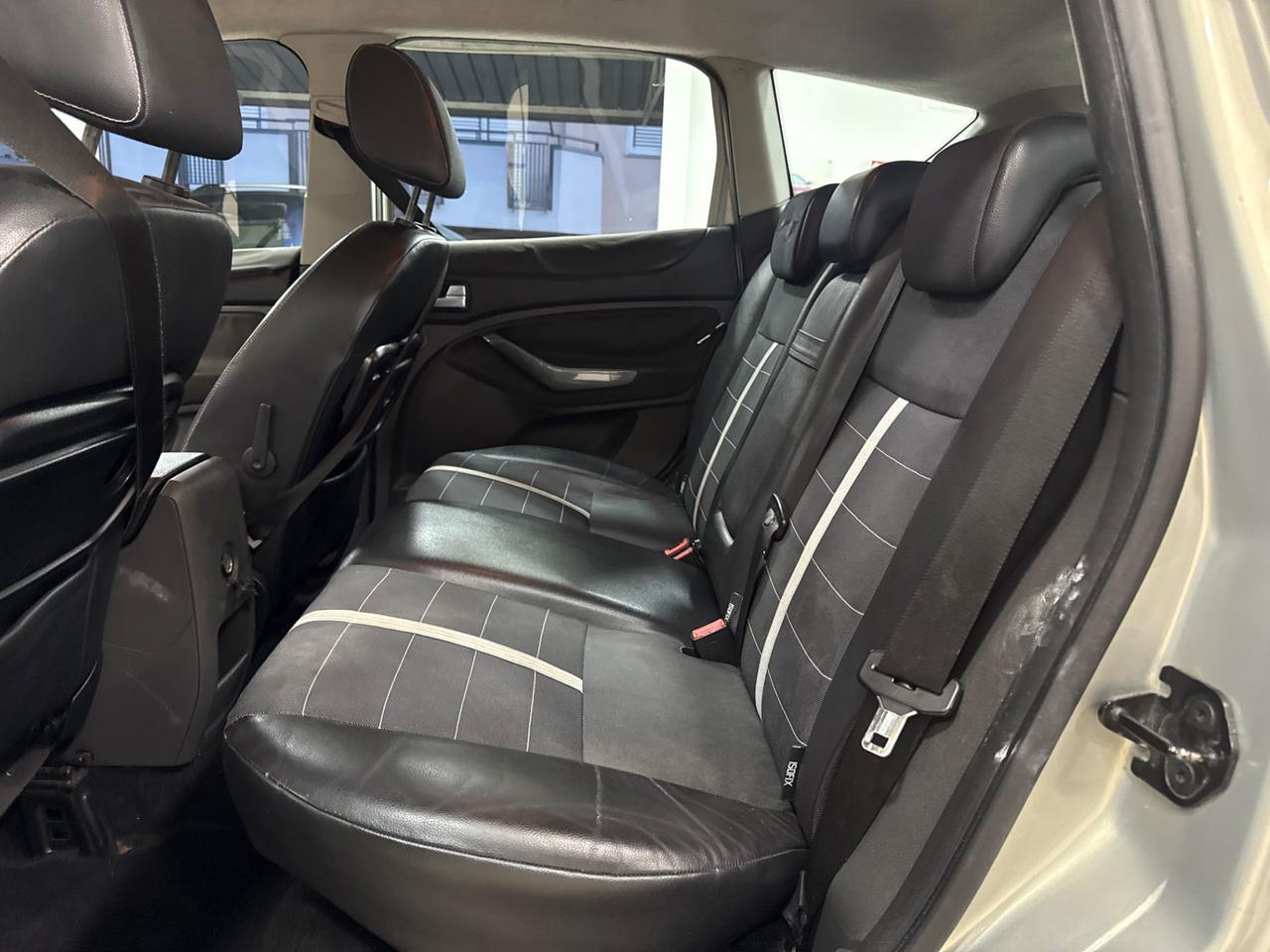 Ford Kuga 2.0 TDCi 4x4 titanium