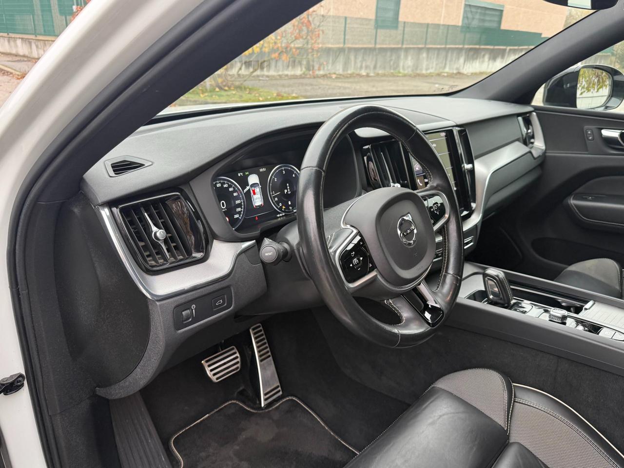 Volvo XC60 2.0 b4 R-design awd auto my20