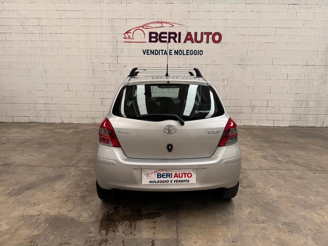 Toyota Yaris benzina adatta neopatentati