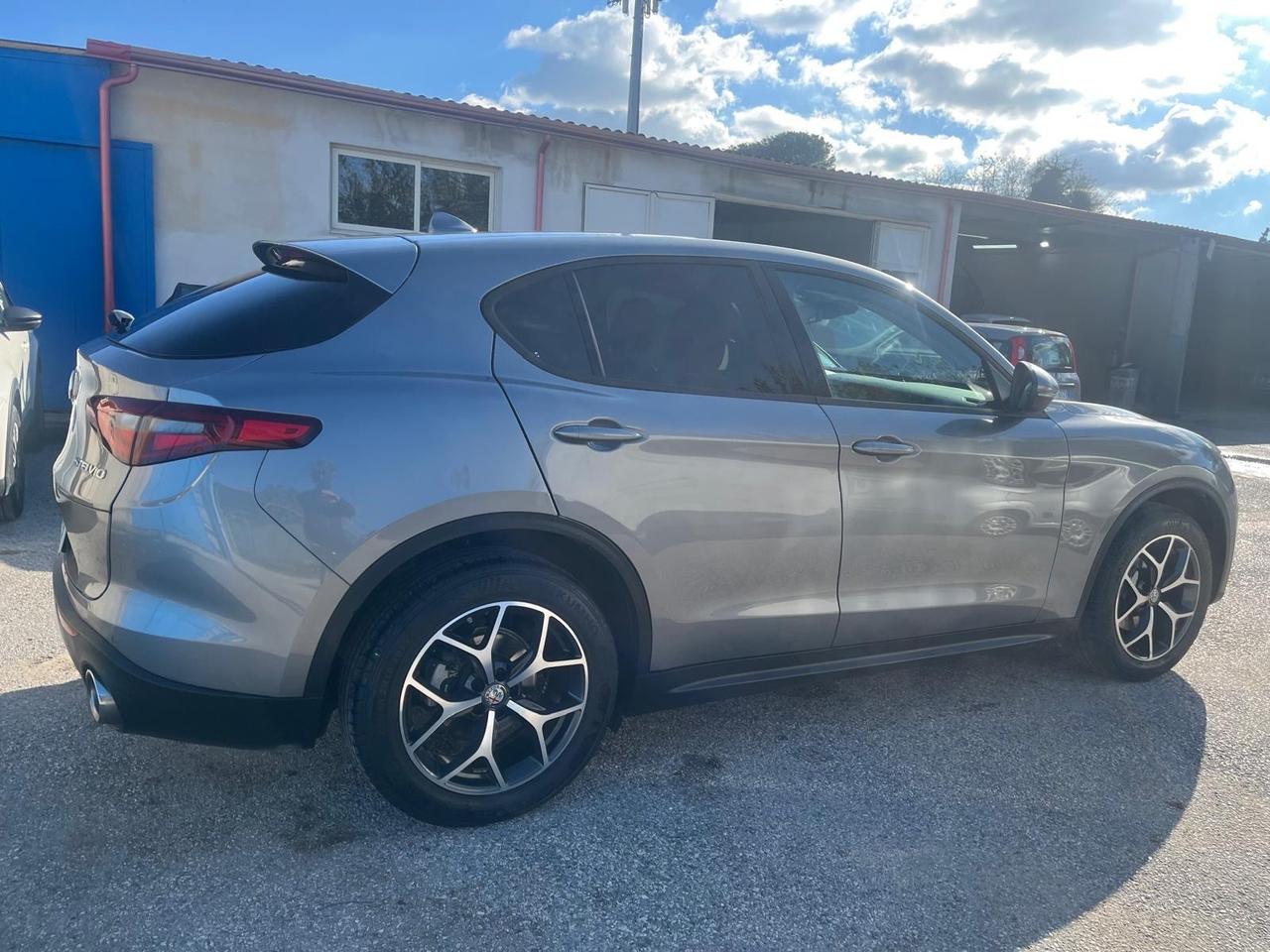 Alfa Stelvio Q4-2.2 mjt/190 cv- autom-2018