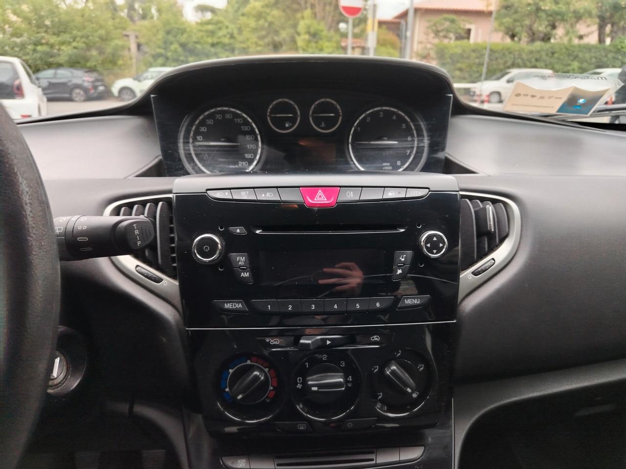 Lancia Ypsilon 1.2 69 CV 5 porte S&S Silver