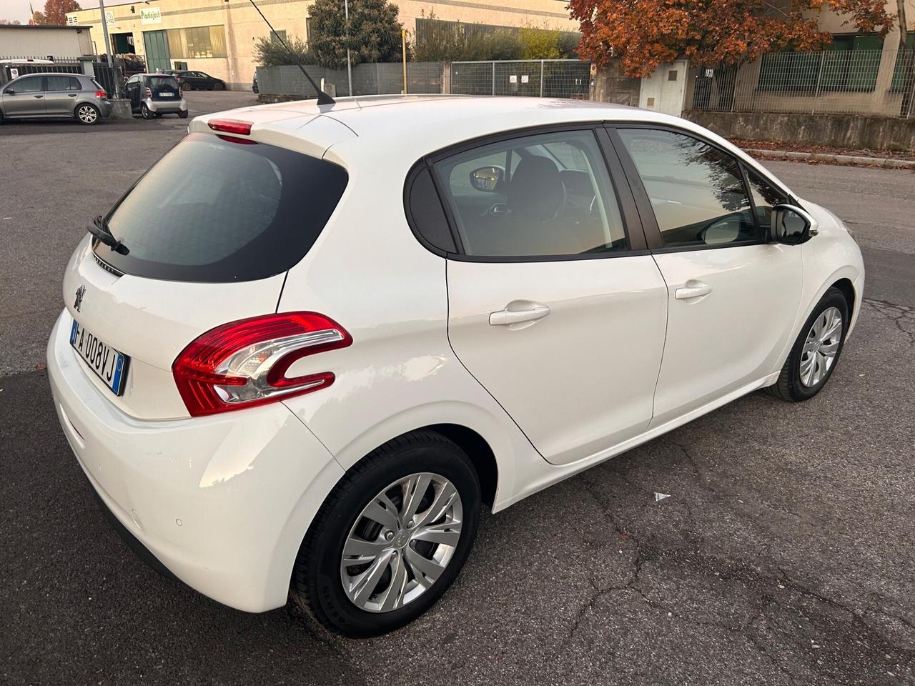 Peugeot 208 1000 benzina 86000 km neopatentati