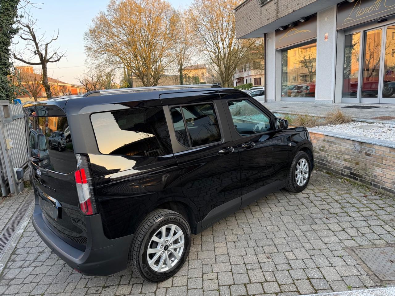 Ford Tourneo Courier 1.0 EcoBoost Powershift Active