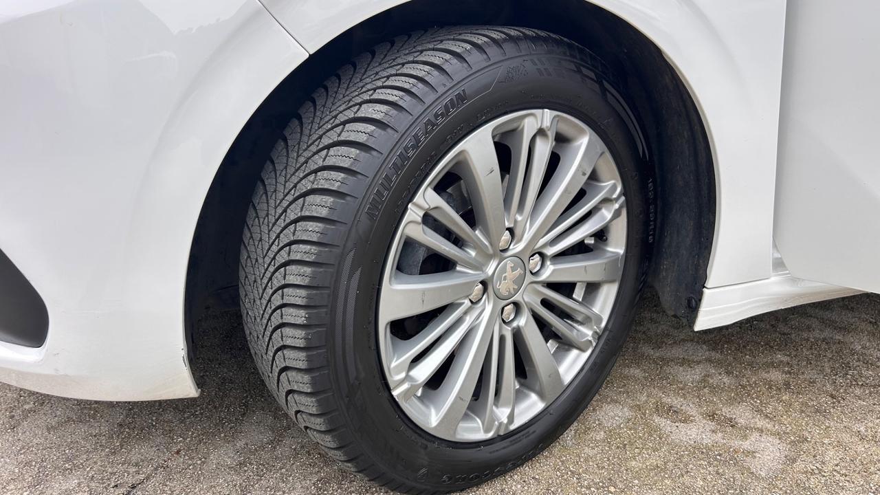 Peugeot 208 1.6 HDi 75cv Allure