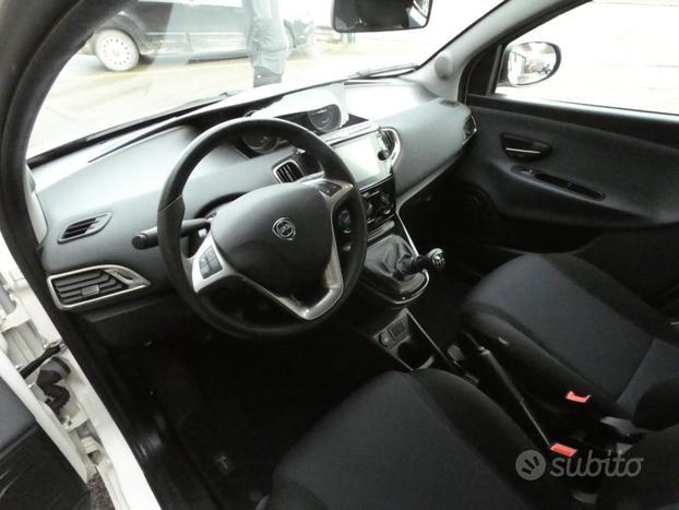LANCIA Ypsilon 1.0 FireFly 5 porte S&S Hybrid Ec