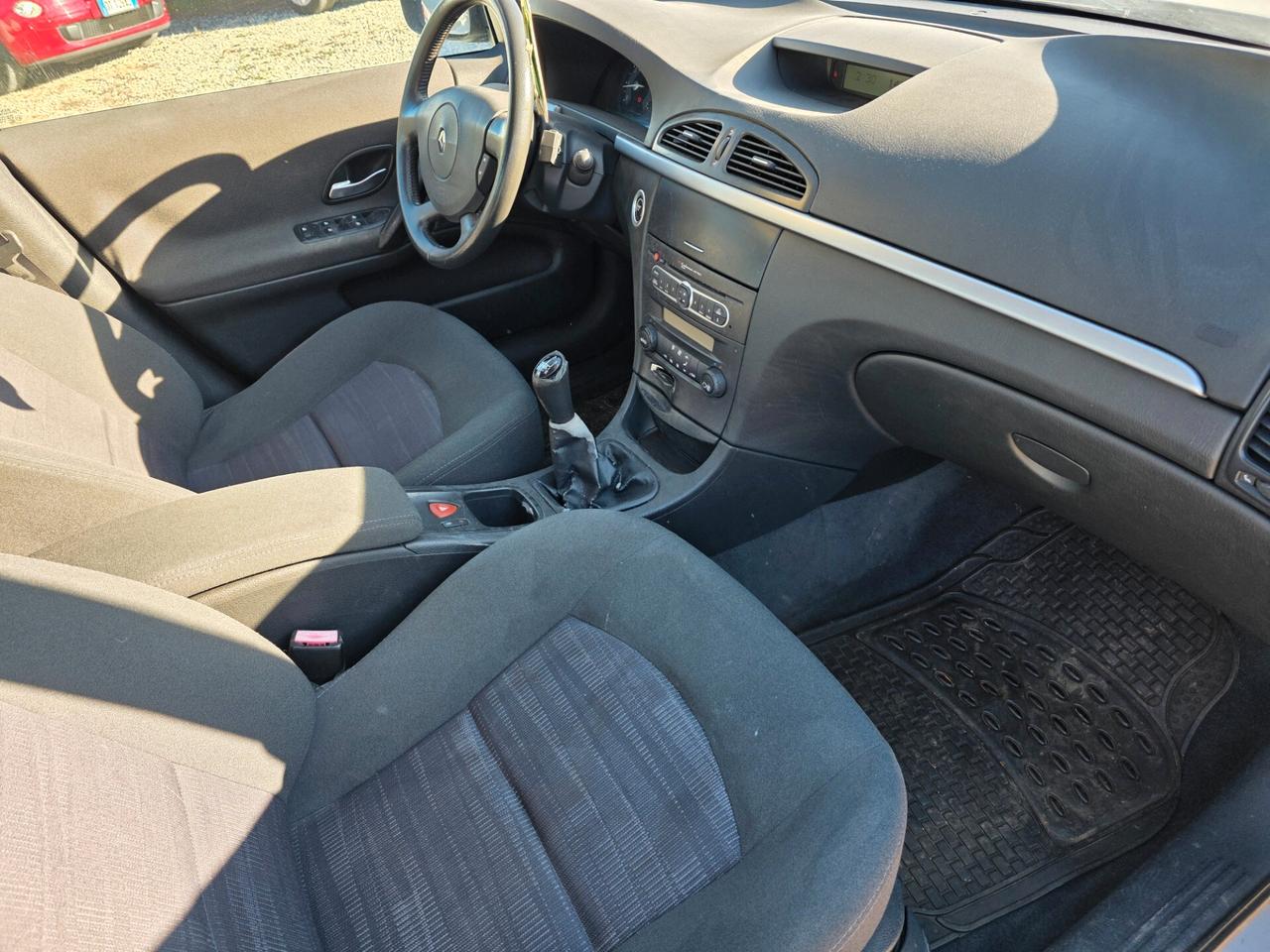 Renault Laguna 1.6 16V Teknos