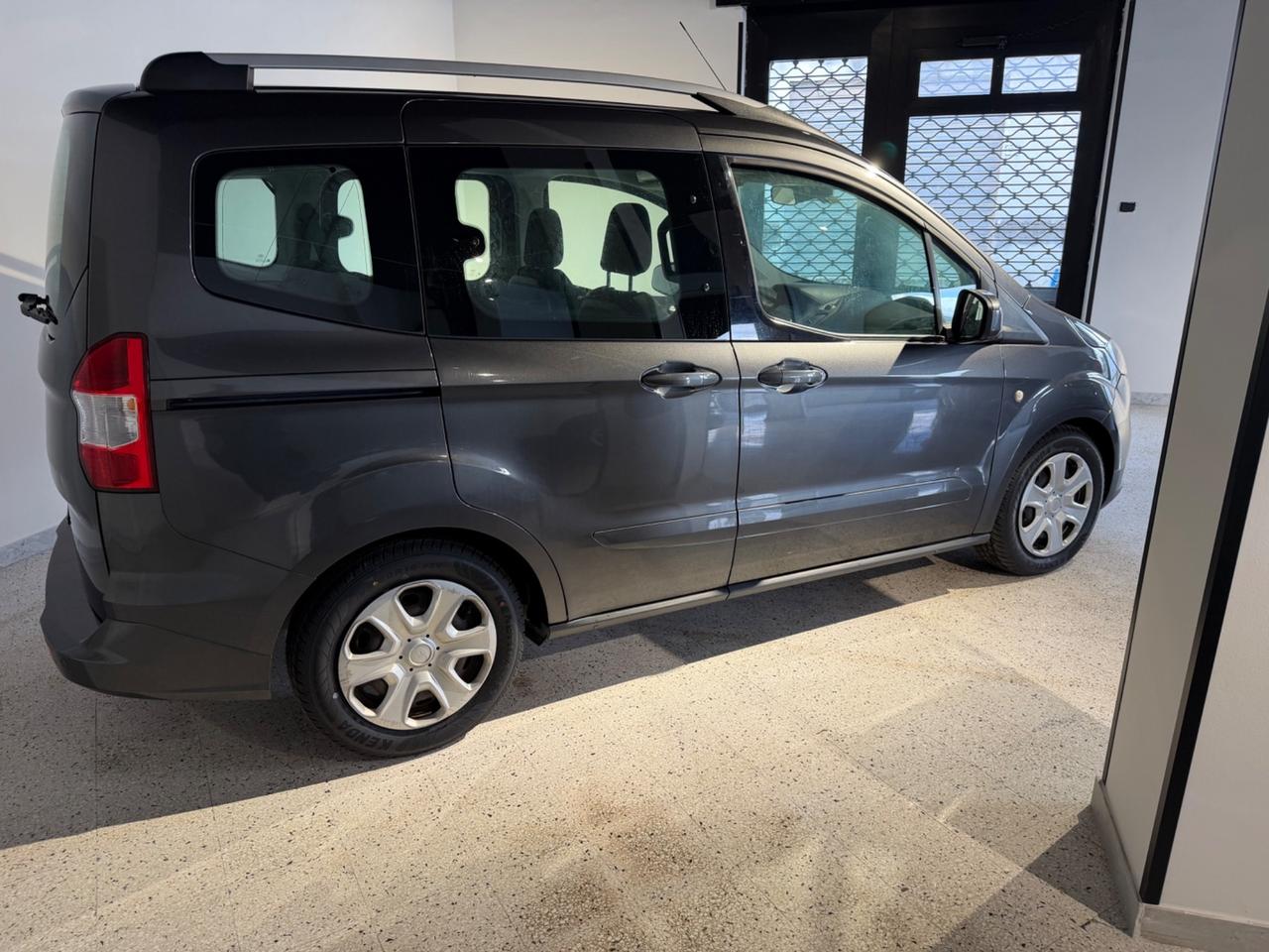 Ford Transit Courier 1.5 TDCi 75CV Van Trend