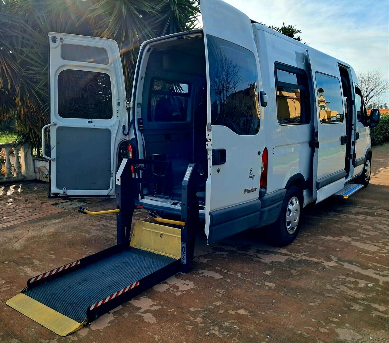 Renault Master 9 posti 4 carrozzine trasporto disabili pedana elettroidraulica