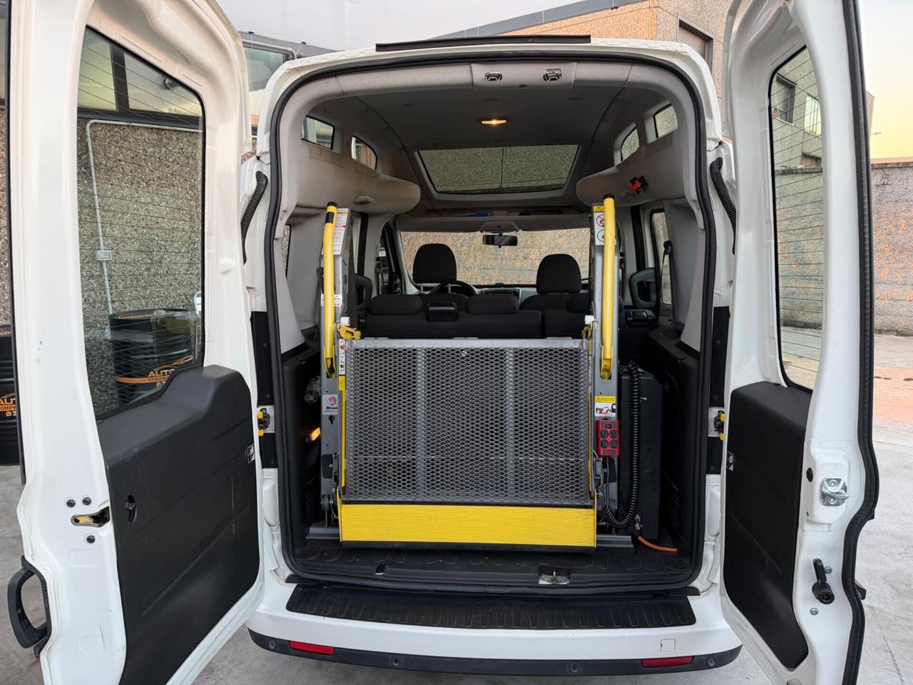OPEL COMBO 1.6CDTI TETTO ALTO PEDANA OMOLOGATA DISABILI