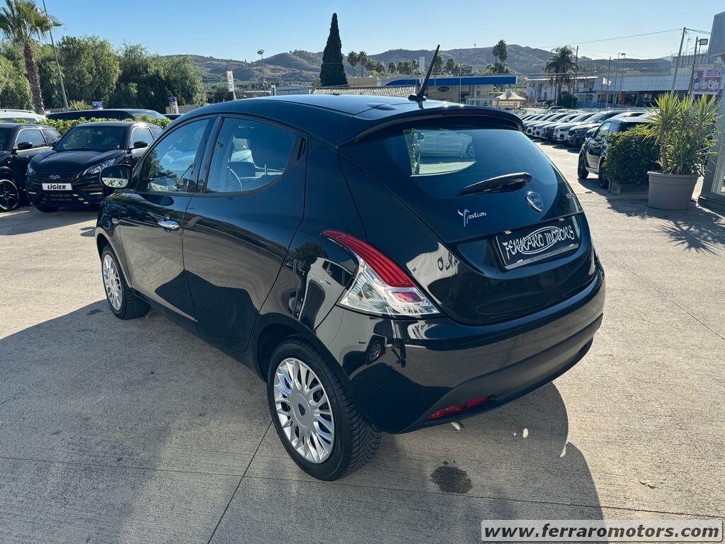 Lancia Ypsilon silver SOLO 51000KM A SOLI 125 EURO AL MESE