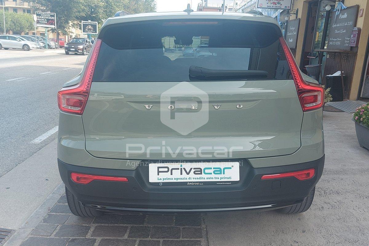 VOLVO XC40 B3 automatico Ultra Dark