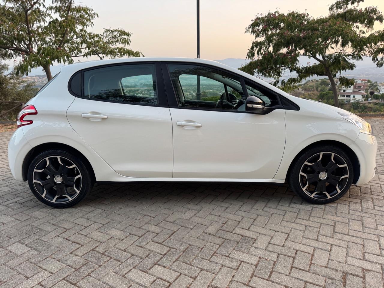 Peugeot 208 1.4 HDi 68Cv Euro6 2015