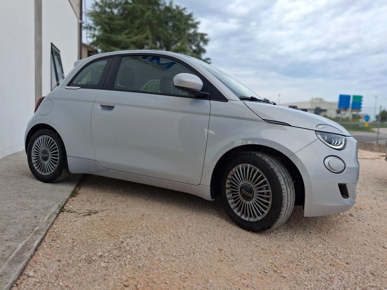Fiat 500Hybrid, 3900€ANT. 233€MENS.