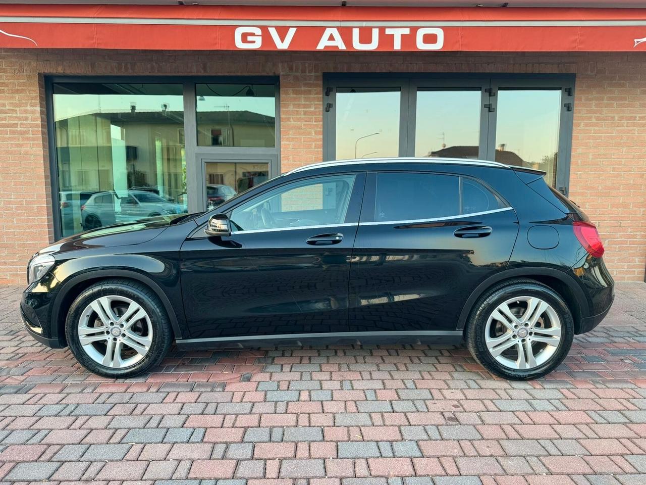 MERCEDES GLA 180d Premium