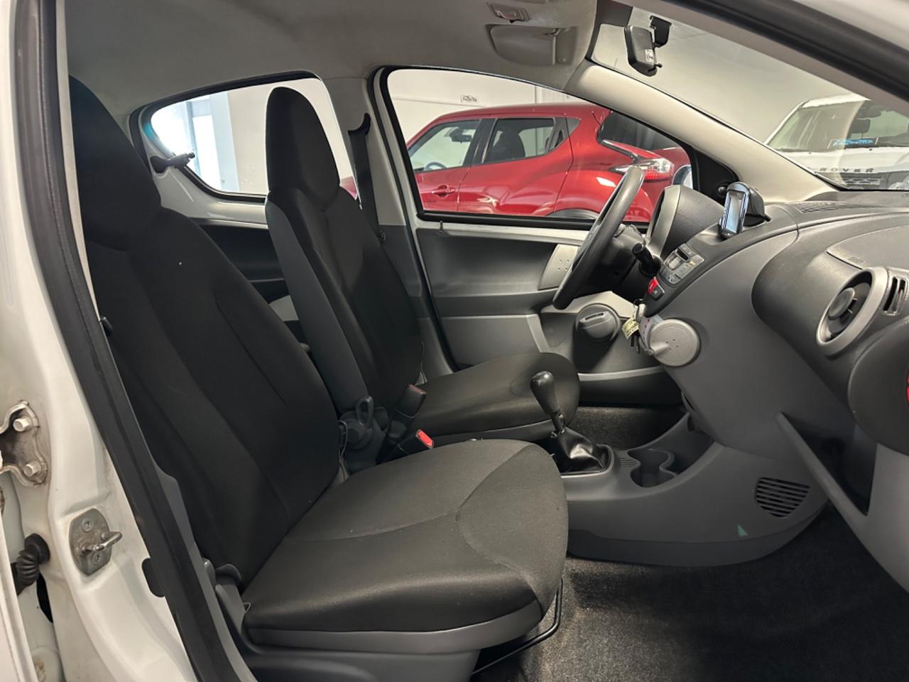 TOYOTA AYGO 1.0 NEOPATENTATI 68CV CONNECT GARANZIA